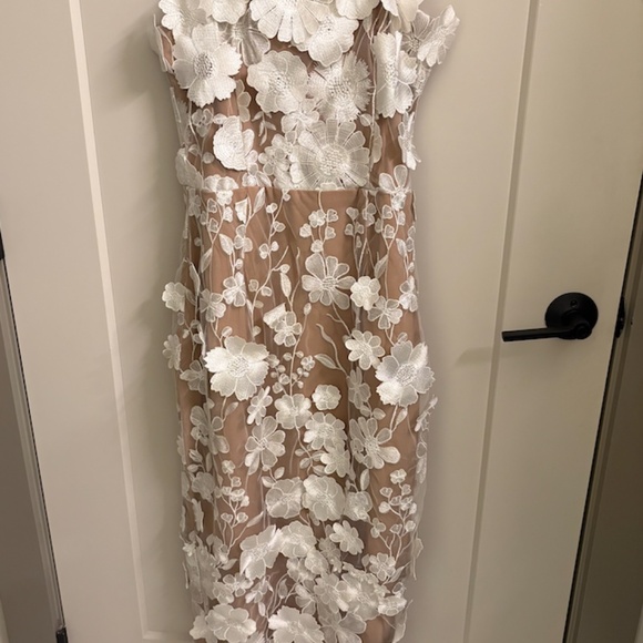 elliatt helena white strapless 3d floral embellished midi bridal dress medium - Picture 4 of 5